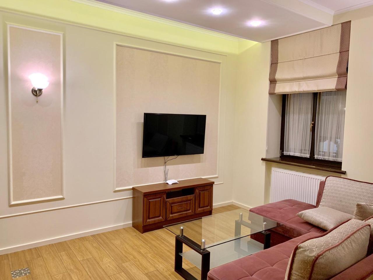Two-Bedroom On Lesi Ukrainky Lviv Dış mekan fotoğraf