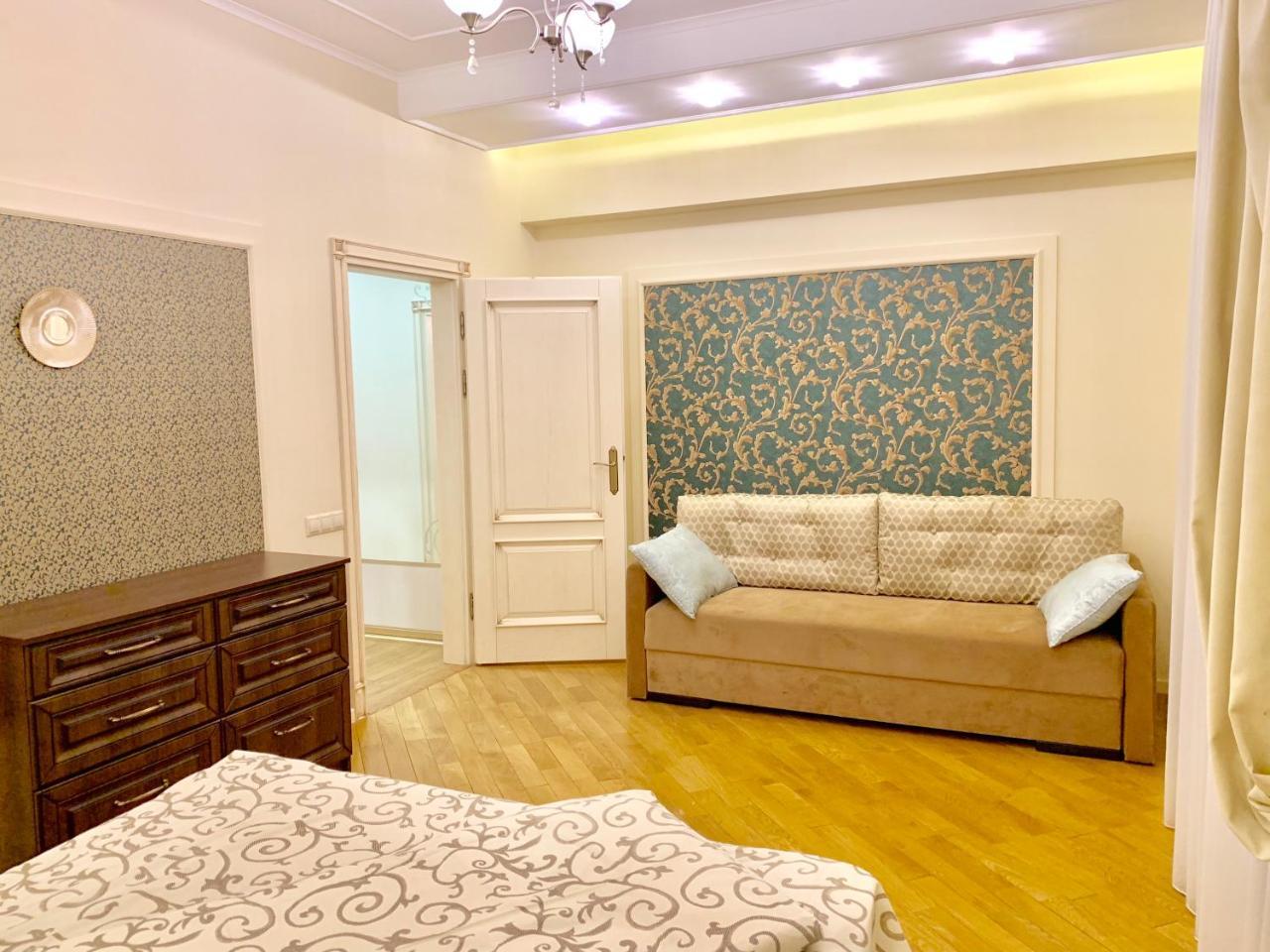 Two-Bedroom On Lesi Ukrainky Lviv Dış mekan fotoğraf