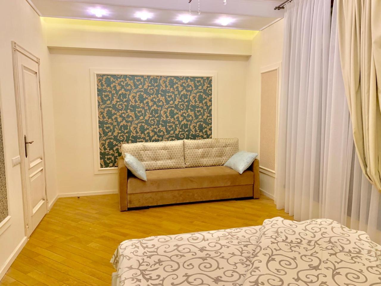 Two-Bedroom On Lesi Ukrainky Lviv Dış mekan fotoğraf